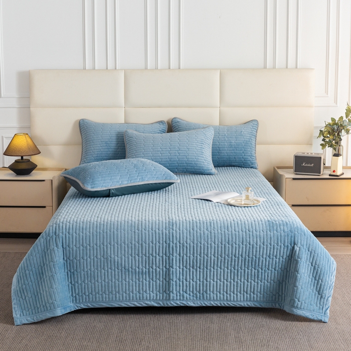 91家纺网 家纺一手货源 找家纺 梦莱家纺 2025新款牛奶绒花边单床盖三件套 海洋蓝