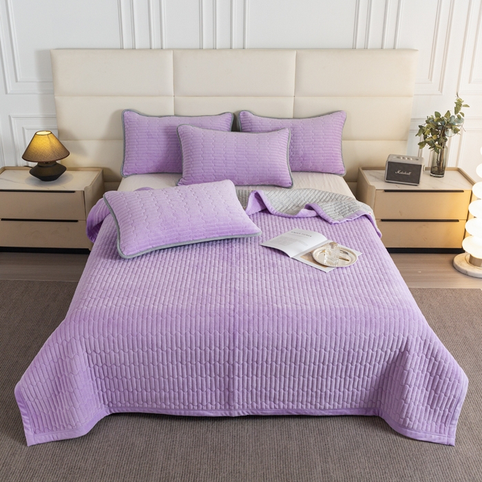 91家纺网 家纺一手货源 找家纺 梦莱家纺 2025新款牛奶绒花边单床盖三件套 奶油紫