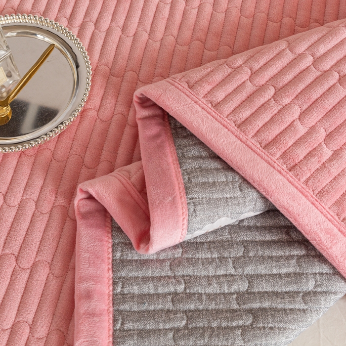 91家纺网 家纺一手货源 找家纺 梦莱家纺 2025新款牛奶绒花边单床盖三件套 樱花粉