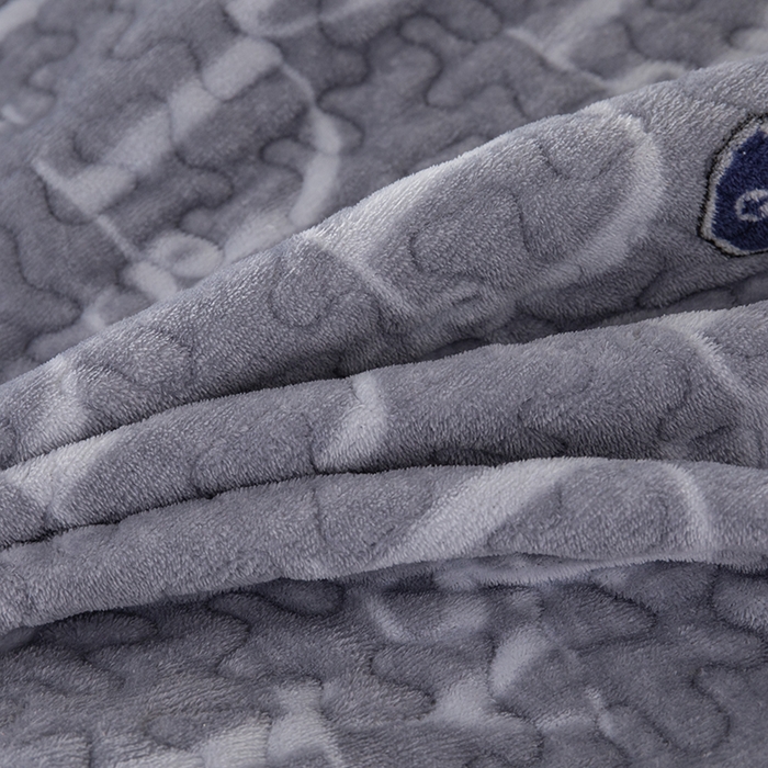 91家纺网 家纺一手货源 找家纺 梦莱家纺 2025新款牛奶绒花边单床盖三件套 潮牌熊-灰