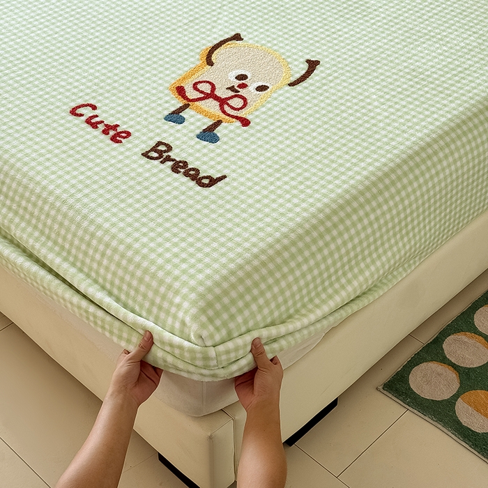 91家纺网 家纺一手货源 找家纺 卡罗兰 2025新款毛巾绣牛奶绒床笠 床笠款-面包宝宝