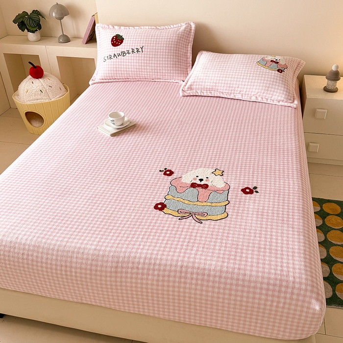 91家纺网 家纺一手货源 找家纺 卡罗兰 2025新款毛巾绣牛奶绒床笠 床笠款-蛋糕狗