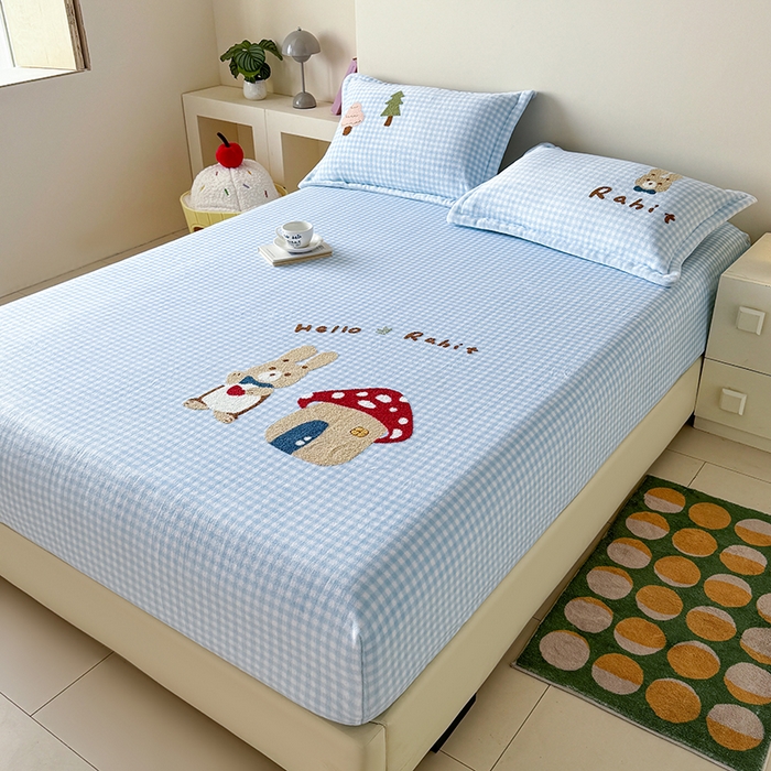 91家纺网 家纺一手货源 找家纺 卡罗兰 2025新款毛巾绣牛奶绒床笠 床笠款-蘑菇屋