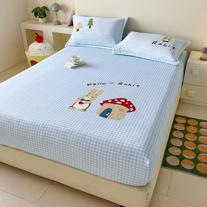 91家纺网 家纺一手货源 找家纺 卡罗兰 2025新款毛巾绣牛奶绒床笠 床笠款-蘑菇屋