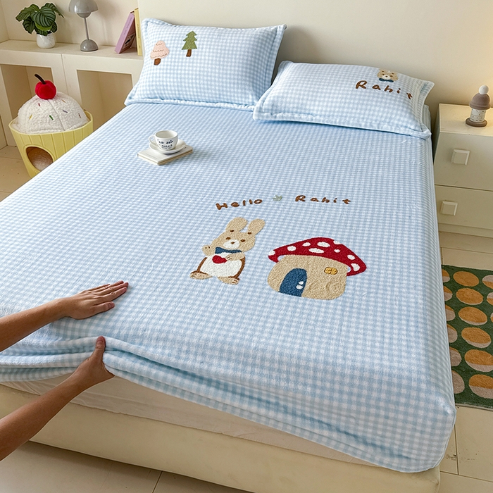 91家纺网 家纺一手货源 找家纺 卡罗兰 2025新款毛巾绣牛奶绒床笠 床笠款-蘑菇屋