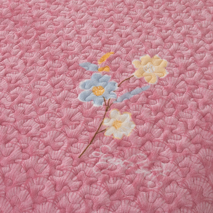 91家纺网 家纺一手货源 找家纺 梦莱家纺 2025新款牛奶绒花边单床盖三件套 浪漫花语-粉