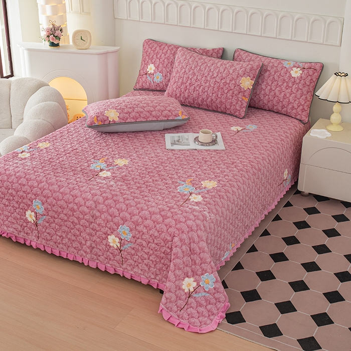 91家纺网 家纺一手货源 找家纺 梦莱家纺 2025新款牛奶绒花边单床盖三件套 浪漫花语-粉