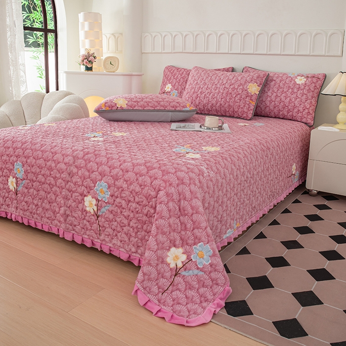 91家纺网 家纺一手货源 找家纺 梦莱家纺 2025新款牛奶绒花边单床盖三件套 浪漫花语-粉