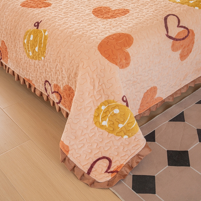 91家纺网 家纺一手货源 找家纺 梦莱家纺 2025新款牛奶绒花边单床盖三件套 南瓜爱心