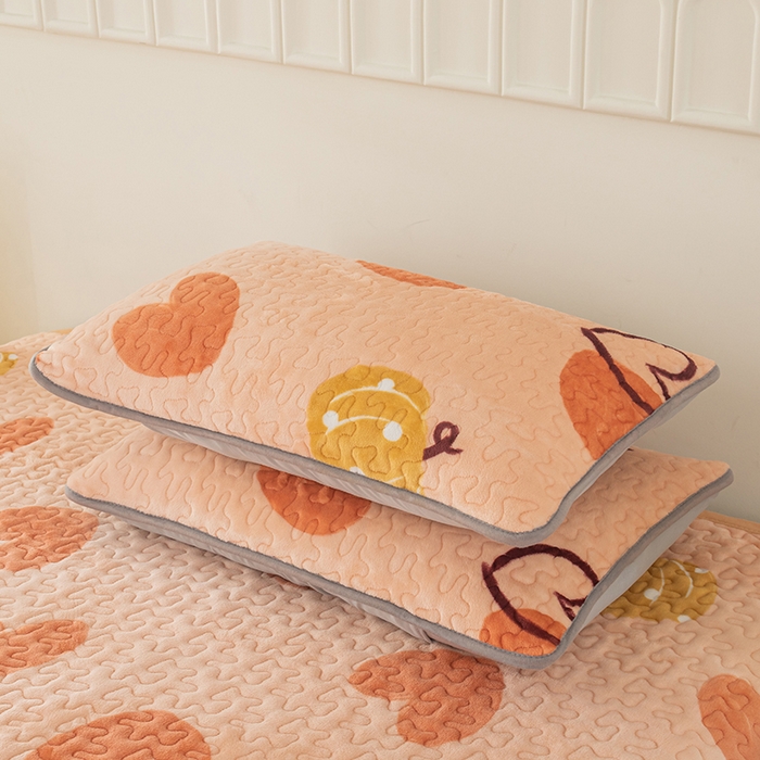 91家纺网 家纺一手货源 找家纺 梦莱家纺 2025新款牛奶绒花边单床盖三件套 南瓜爱心