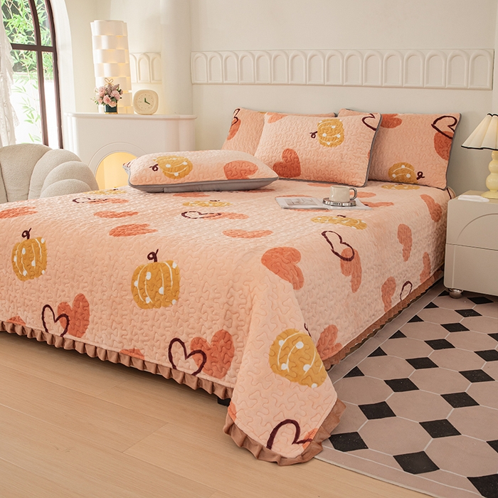 91家纺网 家纺一手货源 找家纺 梦莱家纺 2025新款牛奶绒花边单床盖三件套 南瓜爱心