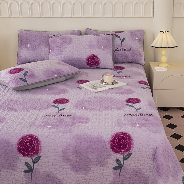 91家纺网 家纺一手货源 找家纺 梦莱家纺 2025新款牛奶绒花边单床盖三件套 蔷薇花开