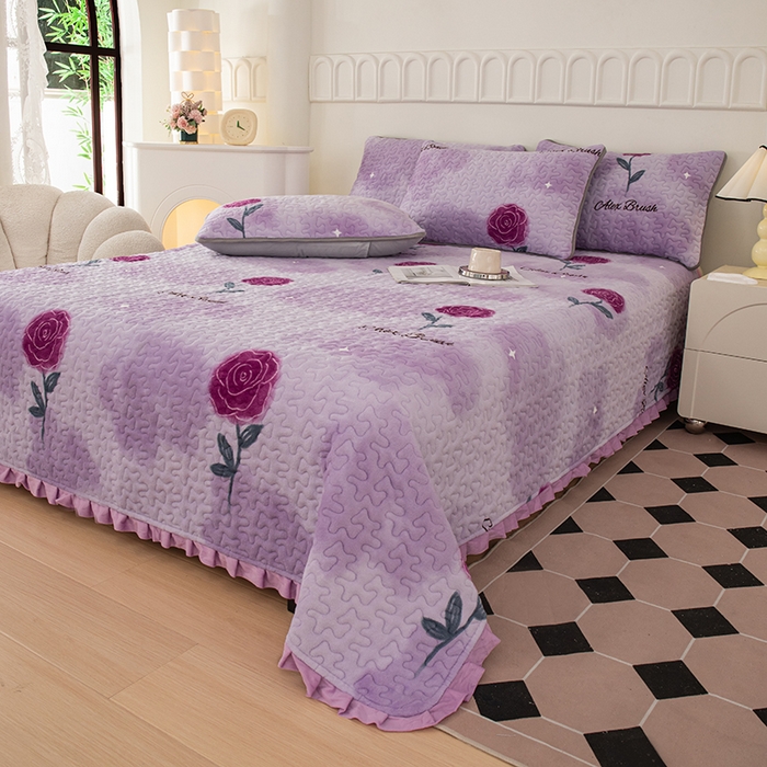 91家纺网 家纺一手货源 找家纺 梦莱家纺 2025新款牛奶绒花边单床盖三件套 蔷薇花开