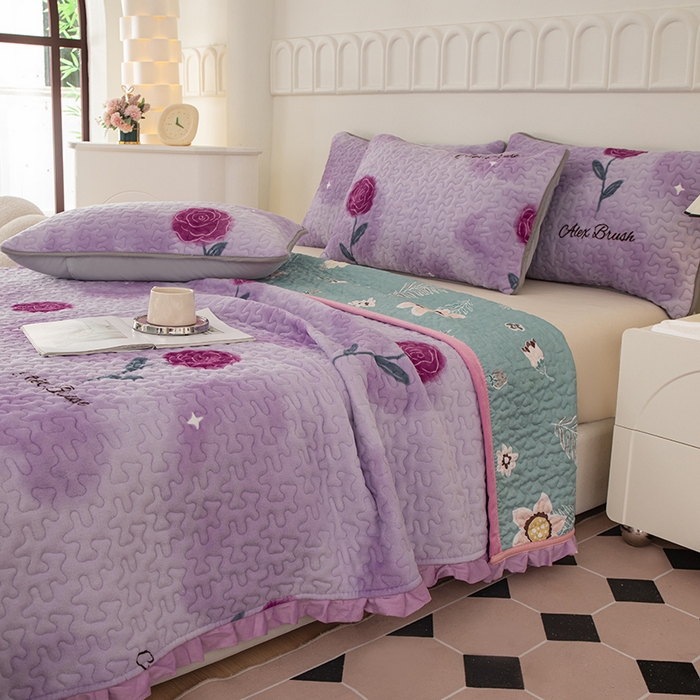 91家纺网 家纺一手货源 找家纺 梦莱家纺 2025新款牛奶绒花边单床盖三件套 蔷薇花开