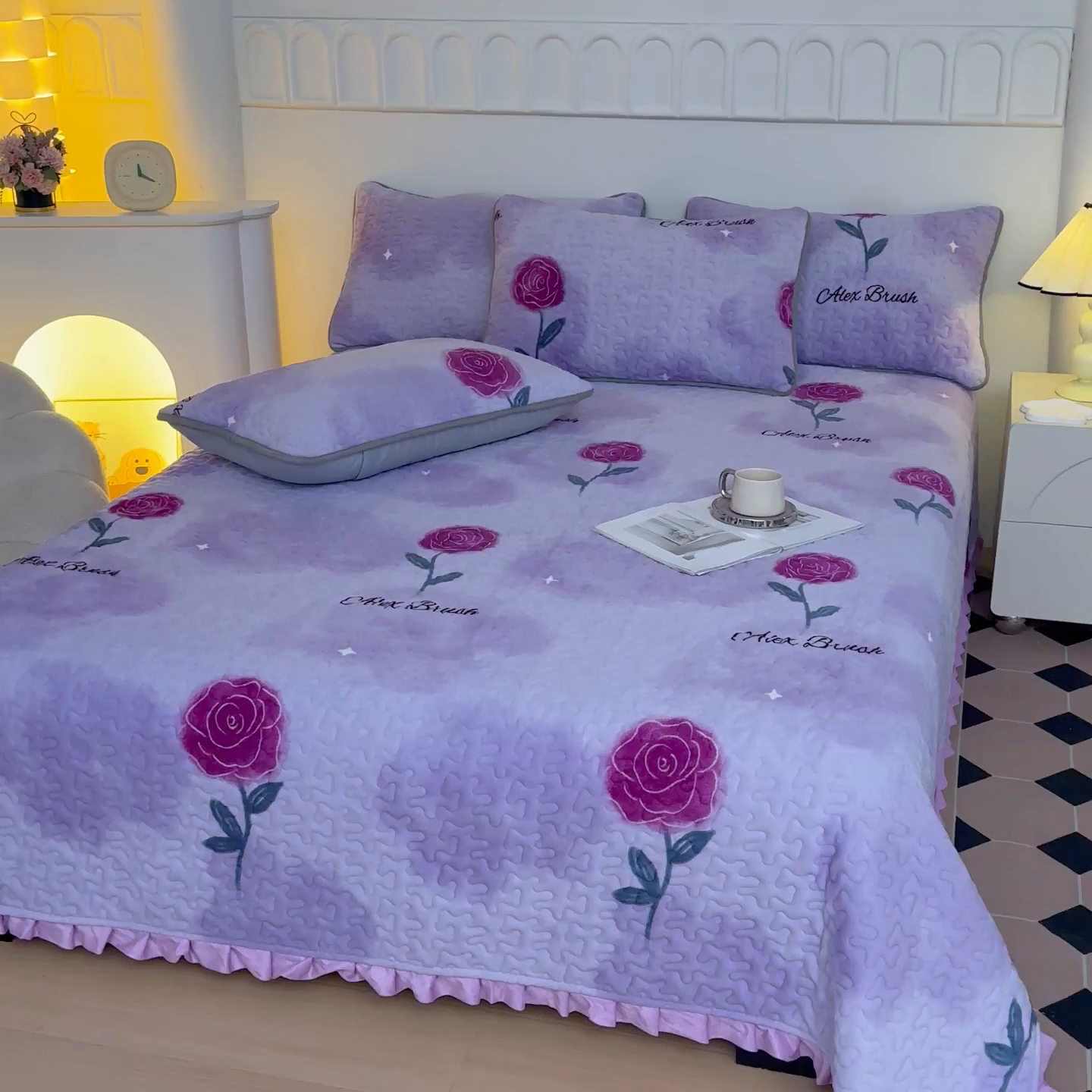 91家纺网 家纺一手货源 找家纺 梦莱家纺 2025新款牛奶绒花边单床盖三件套 蔷薇花开