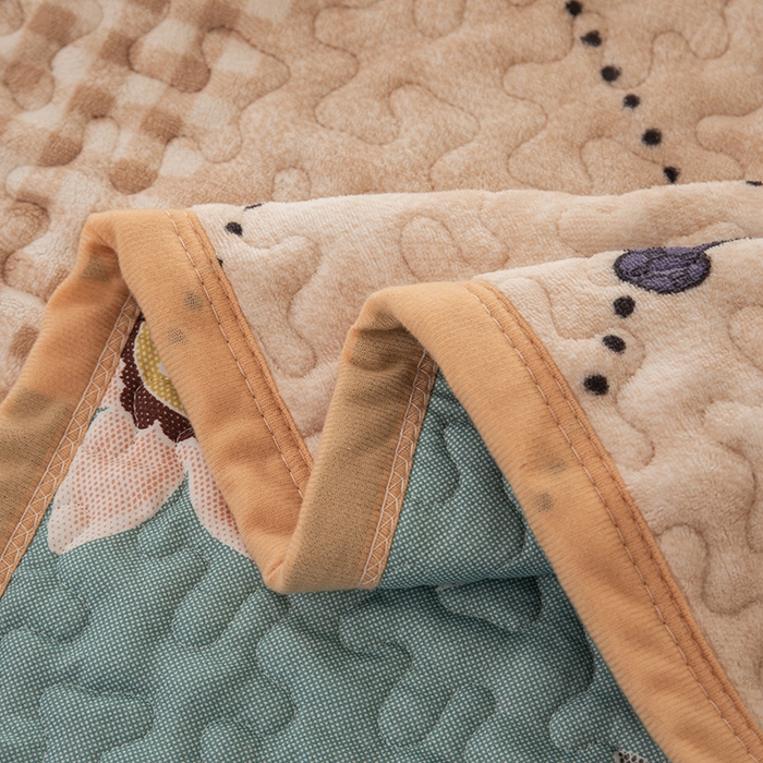 91家纺网 家纺一手货源 找家纺 梦莱家纺 2025新款牛奶绒花边单床盖三件套 时尚熊