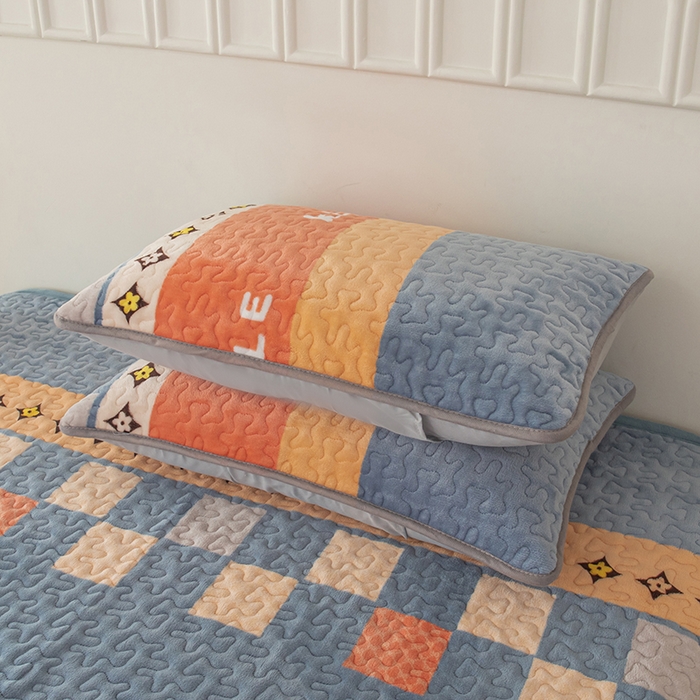 91家纺网 家纺一手货源 找家纺 梦莱家纺 2025新款牛奶绒花边单床盖三件套 微笑熊