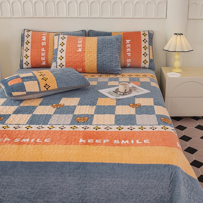 91家纺网 家纺一手货源 找家纺 梦莱家纺 2025新款牛奶绒花边单床盖三件套 微笑熊