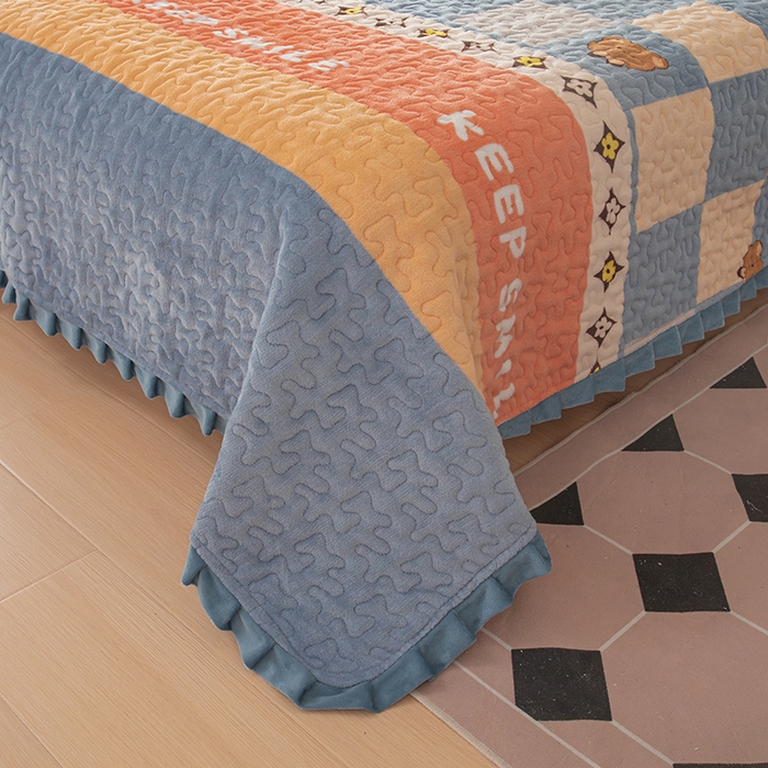 91家纺网 家纺一手货源 找家纺 梦莱家纺 2025新款牛奶绒花边单床盖三件套 微笑熊