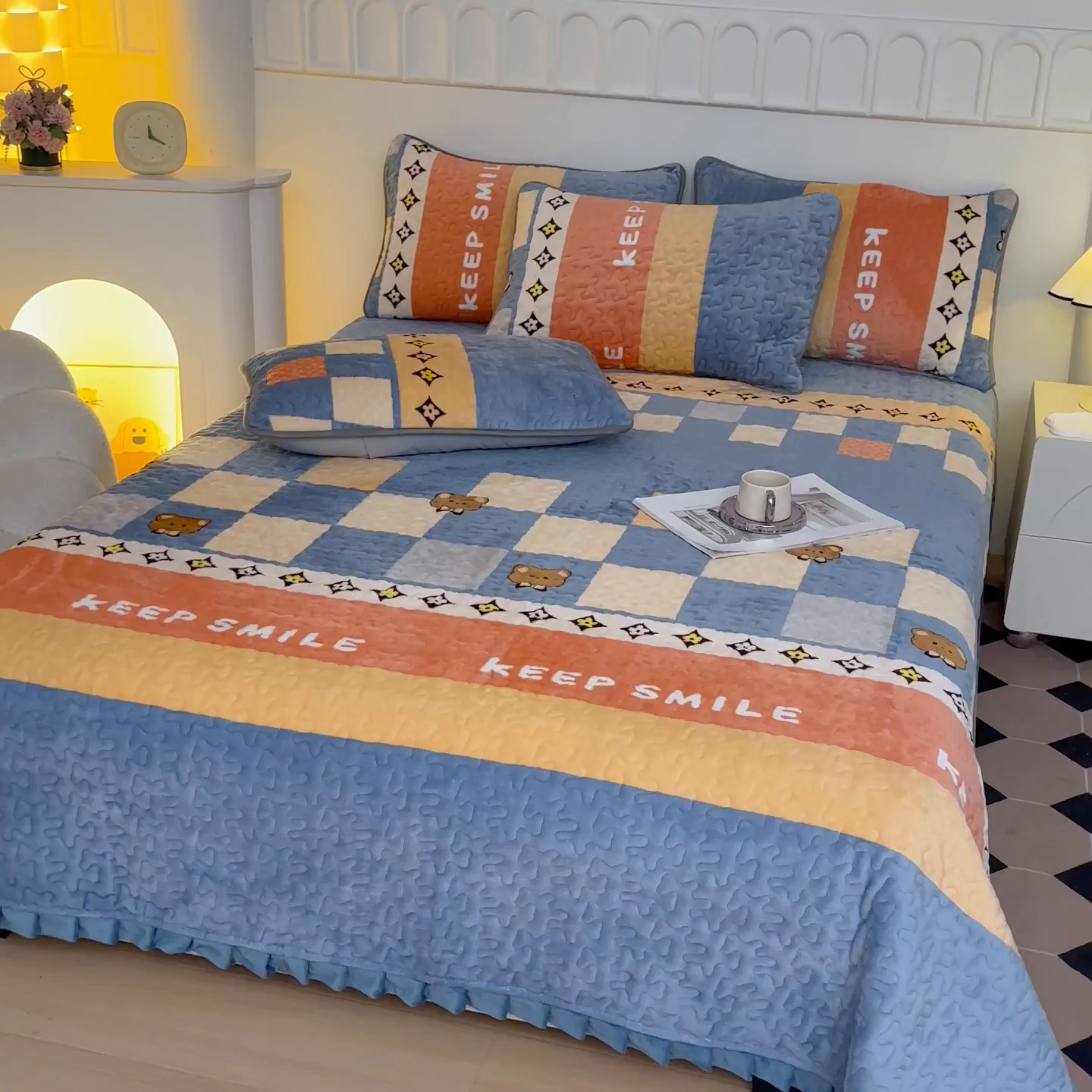 91家纺网 家纺一手货源 找家纺 梦莱家纺 2025新款牛奶绒花边单床盖三件套 微笑熊