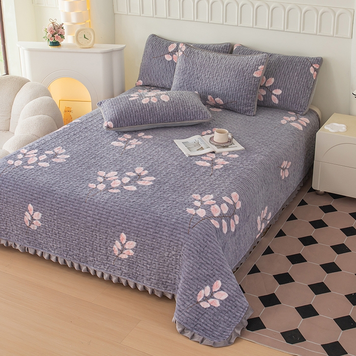 91家纺网 家纺一手货源 找家纺 梦莱家纺 2025新款牛奶绒花边单床盖三件套 摇曳-灰