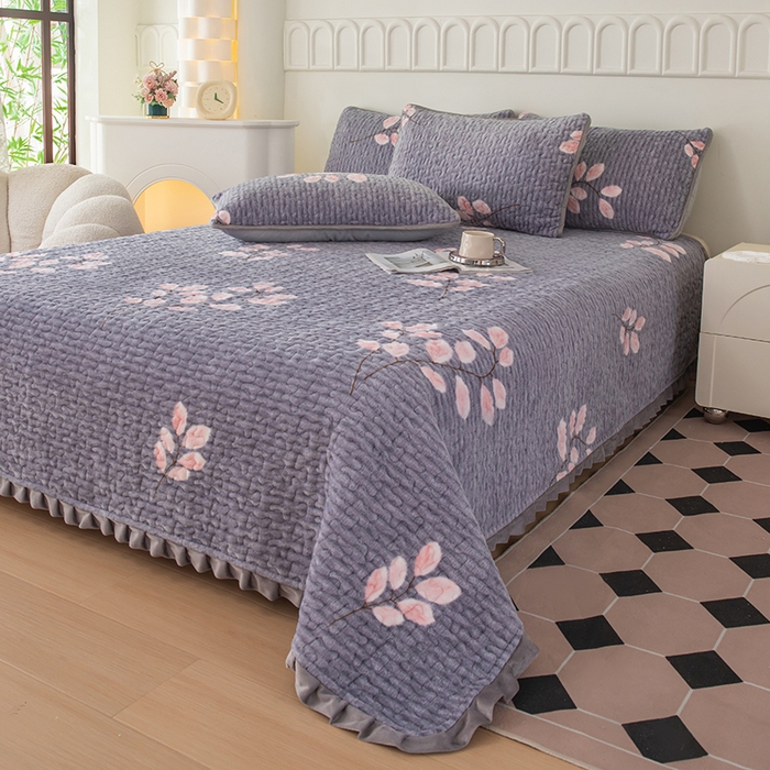 91家纺网 家纺一手货源 找家纺 梦莱家纺 2025新款牛奶绒花边单床盖三件套 摇曳-灰