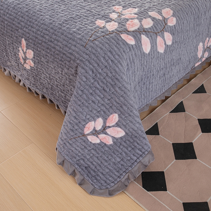 91家纺网 家纺一手货源 找家纺 梦莱家纺 2025新款牛奶绒花边单床盖三件套 摇曳-灰