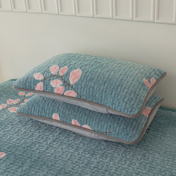 91家纺网 家纺一手货源 找家纺 梦莱家纺 2025新款牛奶绒花边单床盖三件套 摇曳-蓝