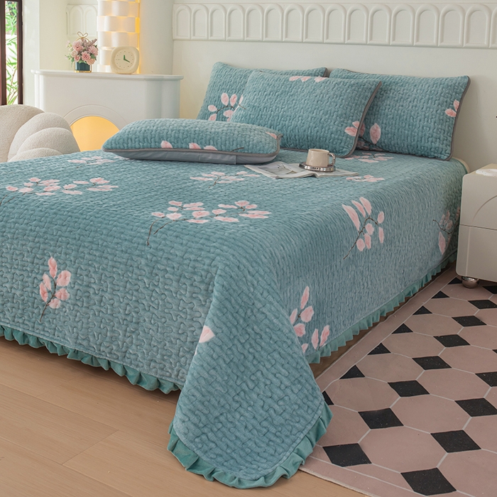 91家纺网 家纺一手货源 找家纺 梦莱家纺 2025新款牛奶绒花边单床盖三件套 摇曳-蓝