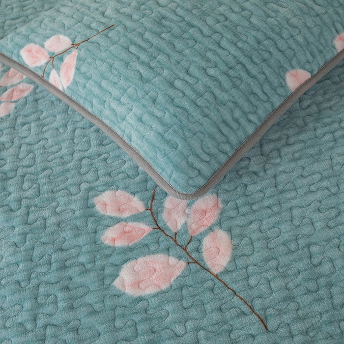 91家纺网 家纺一手货源 找家纺 梦莱家纺 2025新款牛奶绒花边单床盖三件套 摇曳-蓝