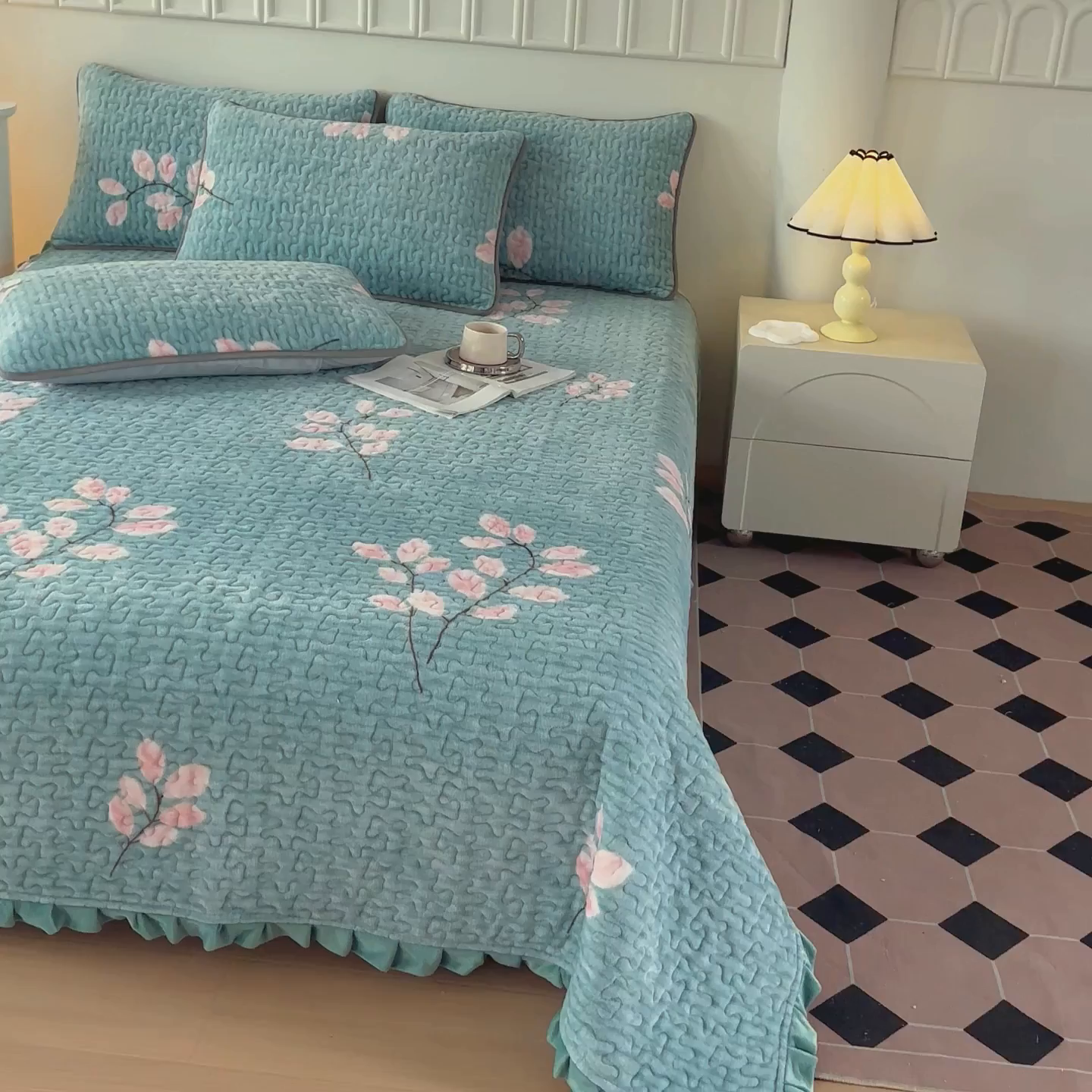 91家纺网 家纺一手货源 找家纺 梦莱家纺 2025新款牛奶绒花边单床盖三件套 摇曳-蓝