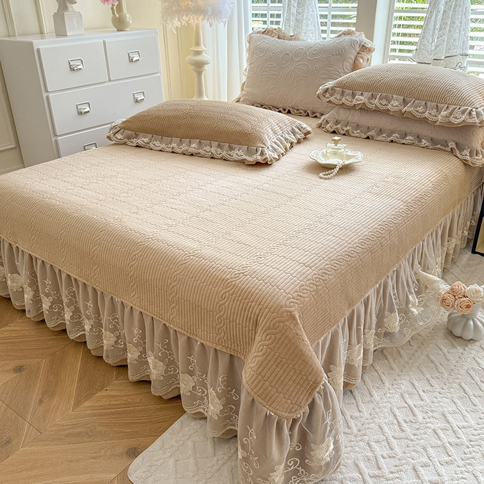 91家纺网 家纺一手货源 找家纺 （总）美达家纺 2025新款牛奶绒雕花系列纯色夹棉床盖四件套