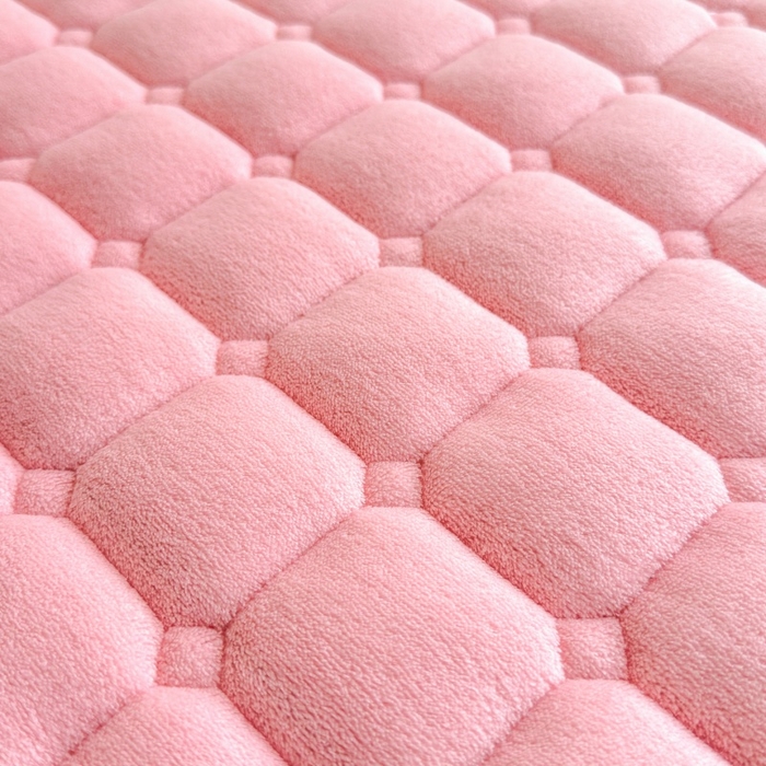 91家纺网 家纺一手货源 找家纺 爱屋及屋 2025新款牛奶绒纯色床护垫-好运熊系列 粉玉