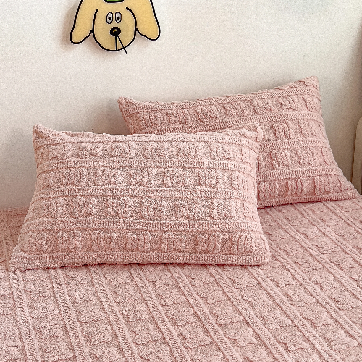 91家纺网 家纺一手货源 找家纺 （总）世纪绒品 2025新款A类牛奶绒提花床笠-多宝熊