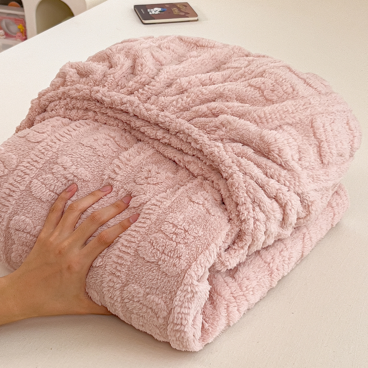 91家纺网 家纺一手货源 找家纺 （总）世纪绒品 2025新款A类牛奶绒提花床笠-多宝熊