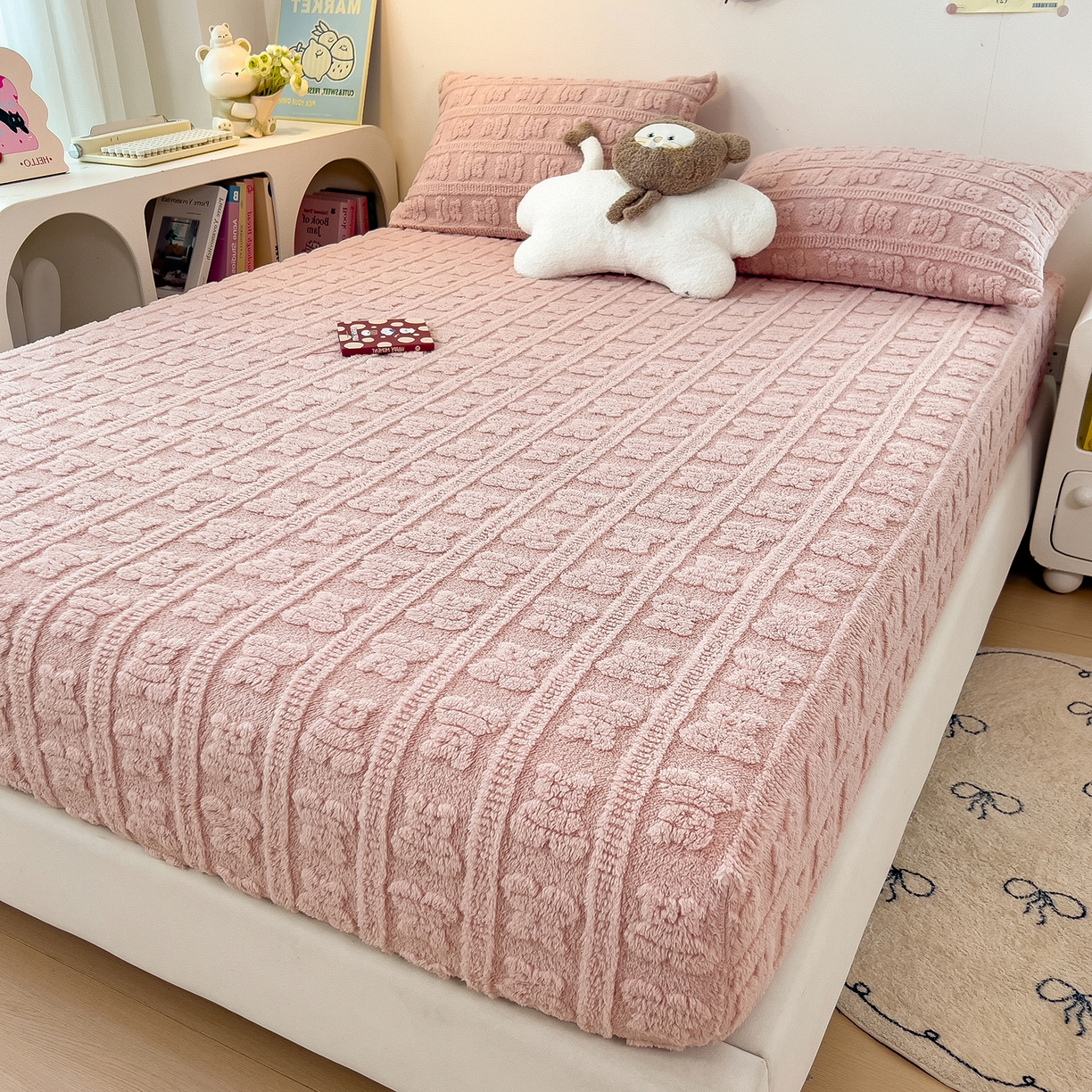 91家纺网 家纺一手货源 找家纺 （总）世纪绒品 2025新款A类牛奶绒提花床笠-多宝熊