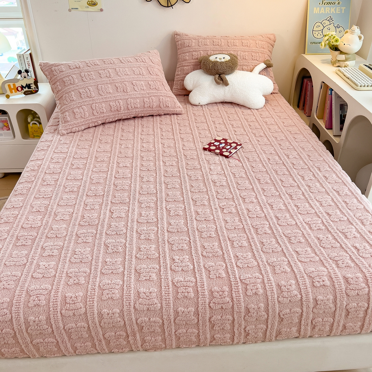 91家纺网 家纺一手货源 找家纺 （总）世纪绒品 2025新款A类牛奶绒提花床笠-多宝熊