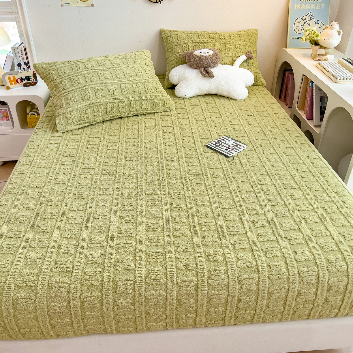 91家纺网 家纺一手货源 找家纺 世纪绒品 2025新款A类牛奶绒提花床笠-多宝熊 多宝熊-果绿