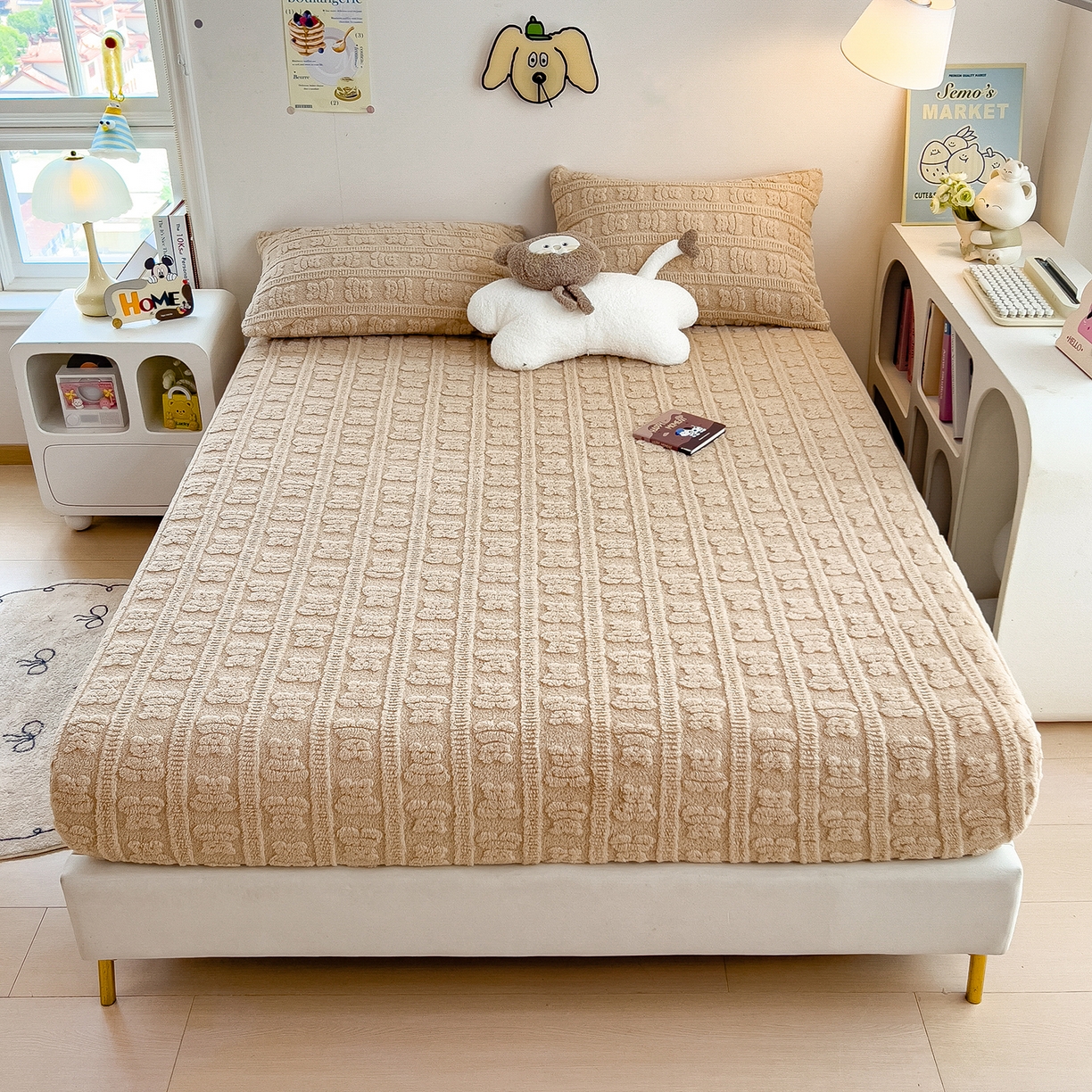 91家纺网 家纺一手货源 找家纺 世纪绒品 2025新款A类牛奶绒提花床笠-多宝熊 多宝熊-卡其