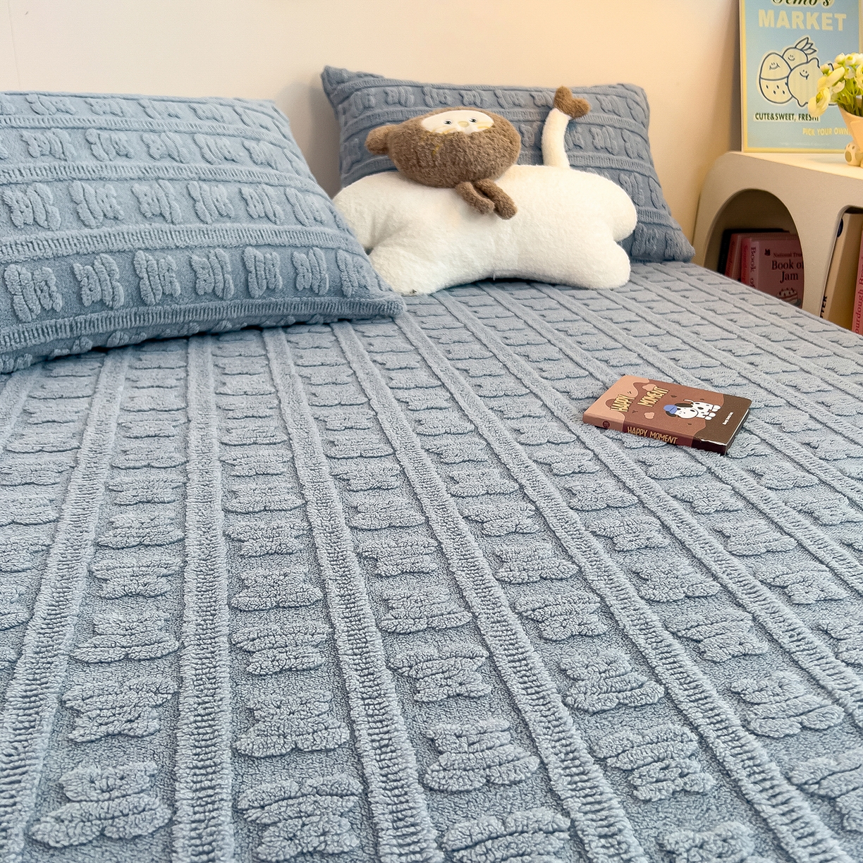 91家纺网 家纺一手货源 找家纺 世纪绒品 2025新款A类牛奶绒提花床笠-多宝熊 多宝熊-马卡蓝