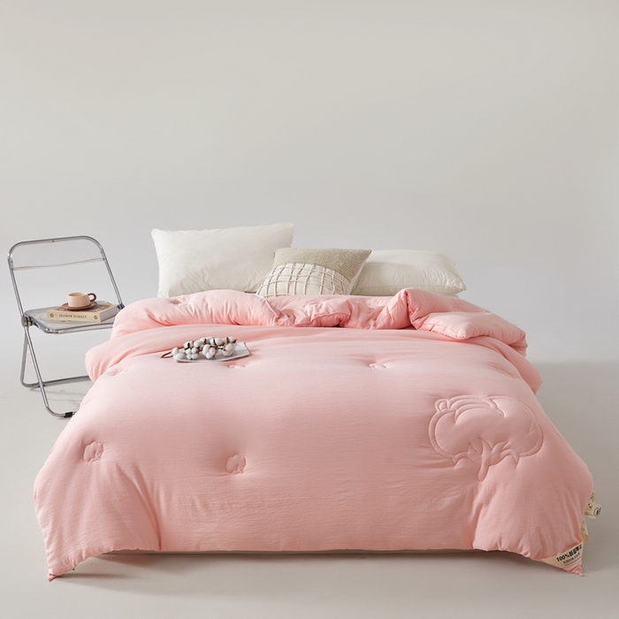 91家纺网 家纺一手货源 找家纺 艾特你 2025新款水洗棉皱皱纱新疆棉花被子被芯 新疆棉-粉色