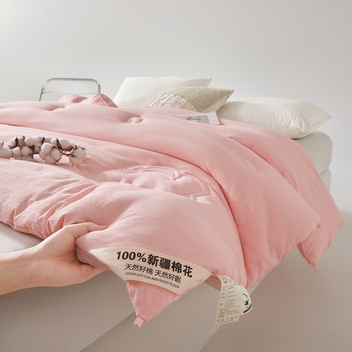 91家纺网 家纺一手货源 找家纺 艾特你 2025新款水洗棉皱皱纱新疆棉花被子被芯 新疆棉-粉色
