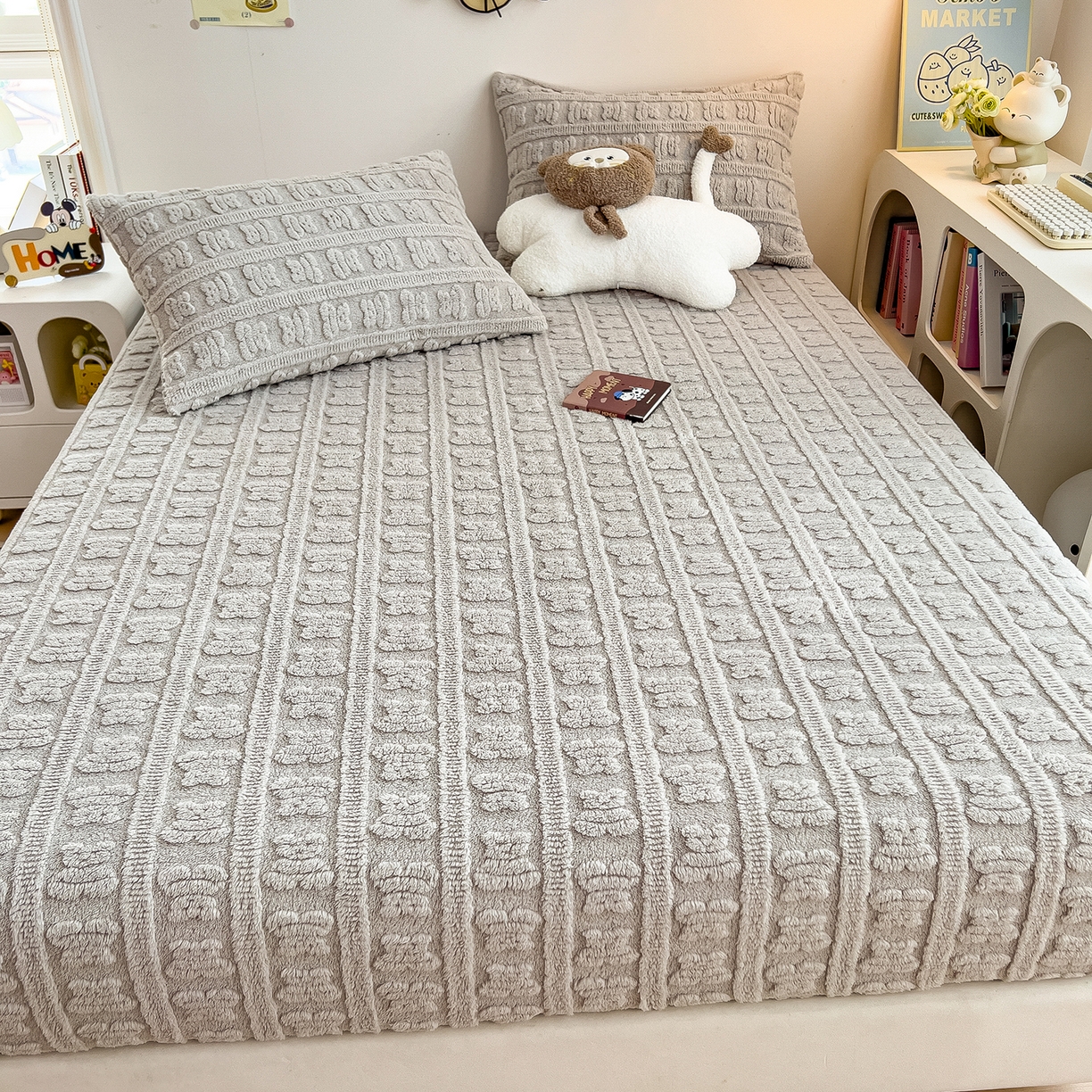 91家纺网 家纺一手货源 找家纺 世纪绒品 2025新款A类牛奶绒提花床笠-多宝熊 多宝熊-太空灰