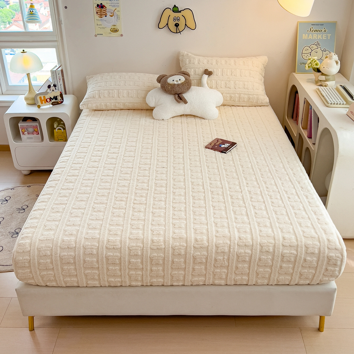 91家纺网 家纺一手货源 找家纺 世纪绒品 2025新款A类牛奶绒提花床笠-多宝熊 多宝熊-月牙白