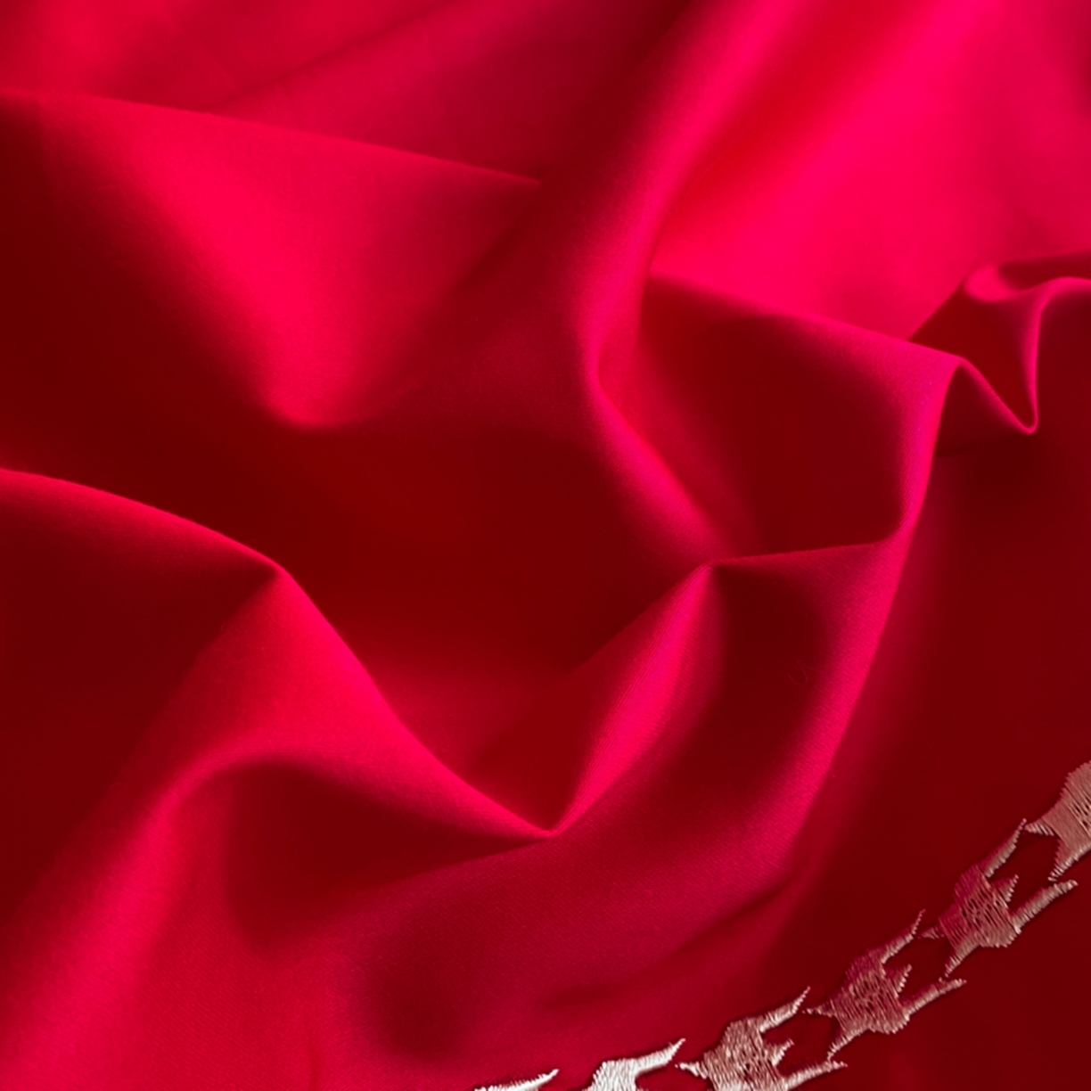 91家纺网 家纺一手货源 找家纺 博纳家纺 2025新款亲肤棉婚庆绣花款四件套 一往情深