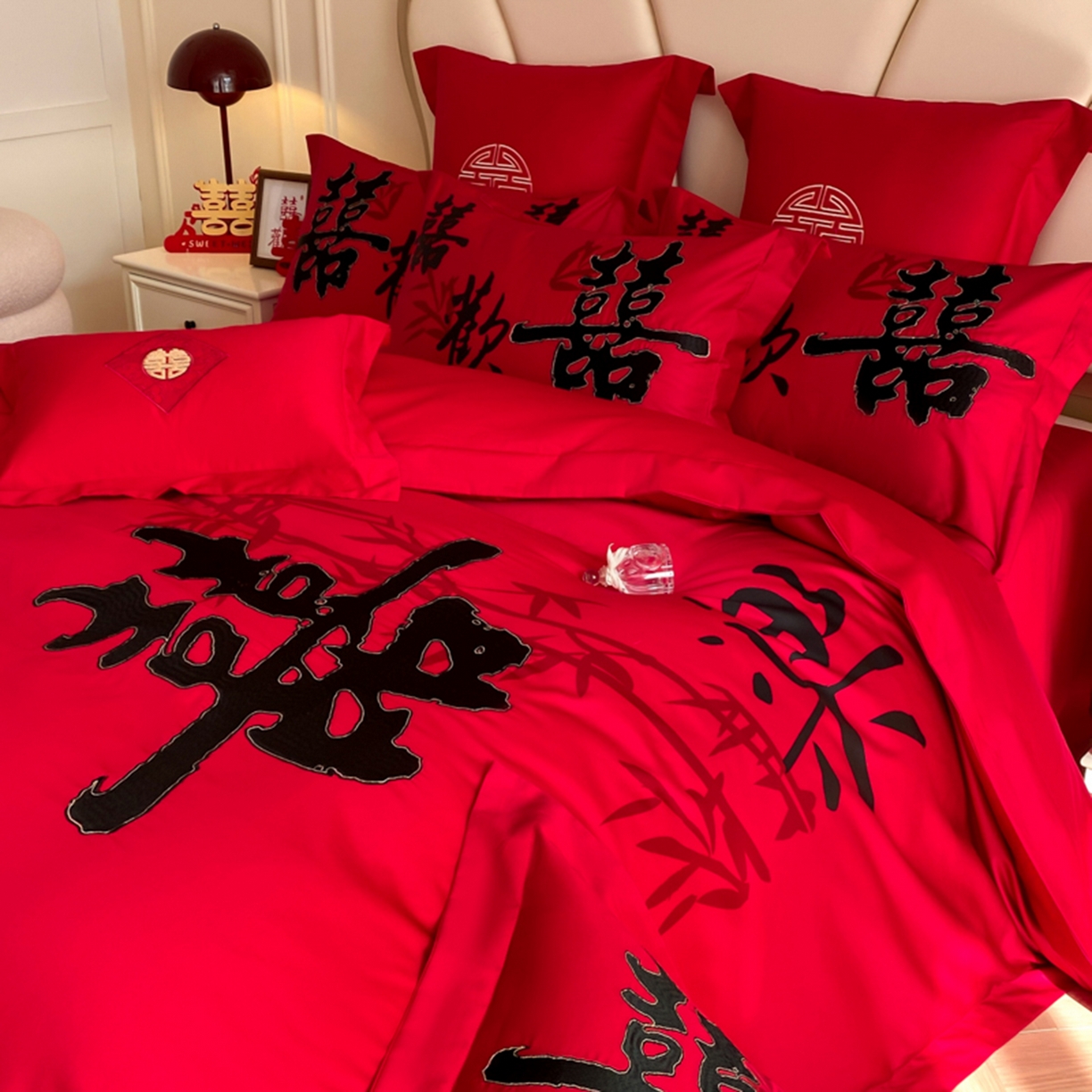 91家纺网 家纺一手货源 找家纺 博纳家纺 2025新款亲肤棉婚庆绣花款四件套 平安喜乐