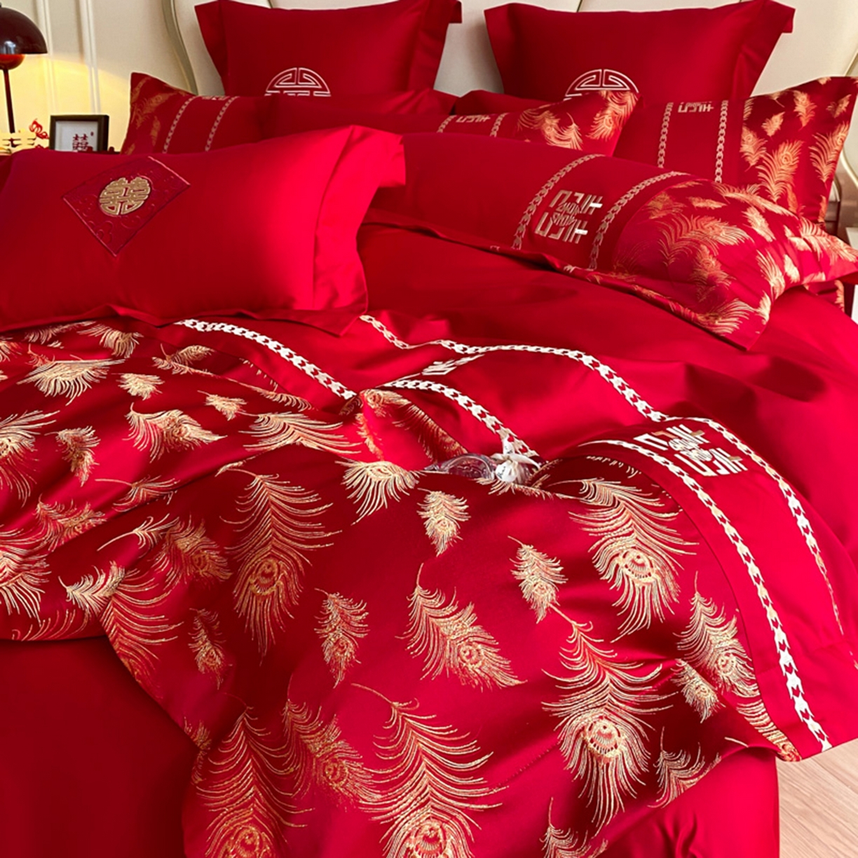 91家纺网 家纺一手货源 找家纺 博纳家纺 2025新款亲肤棉婚庆绣花款四件套 一往情深