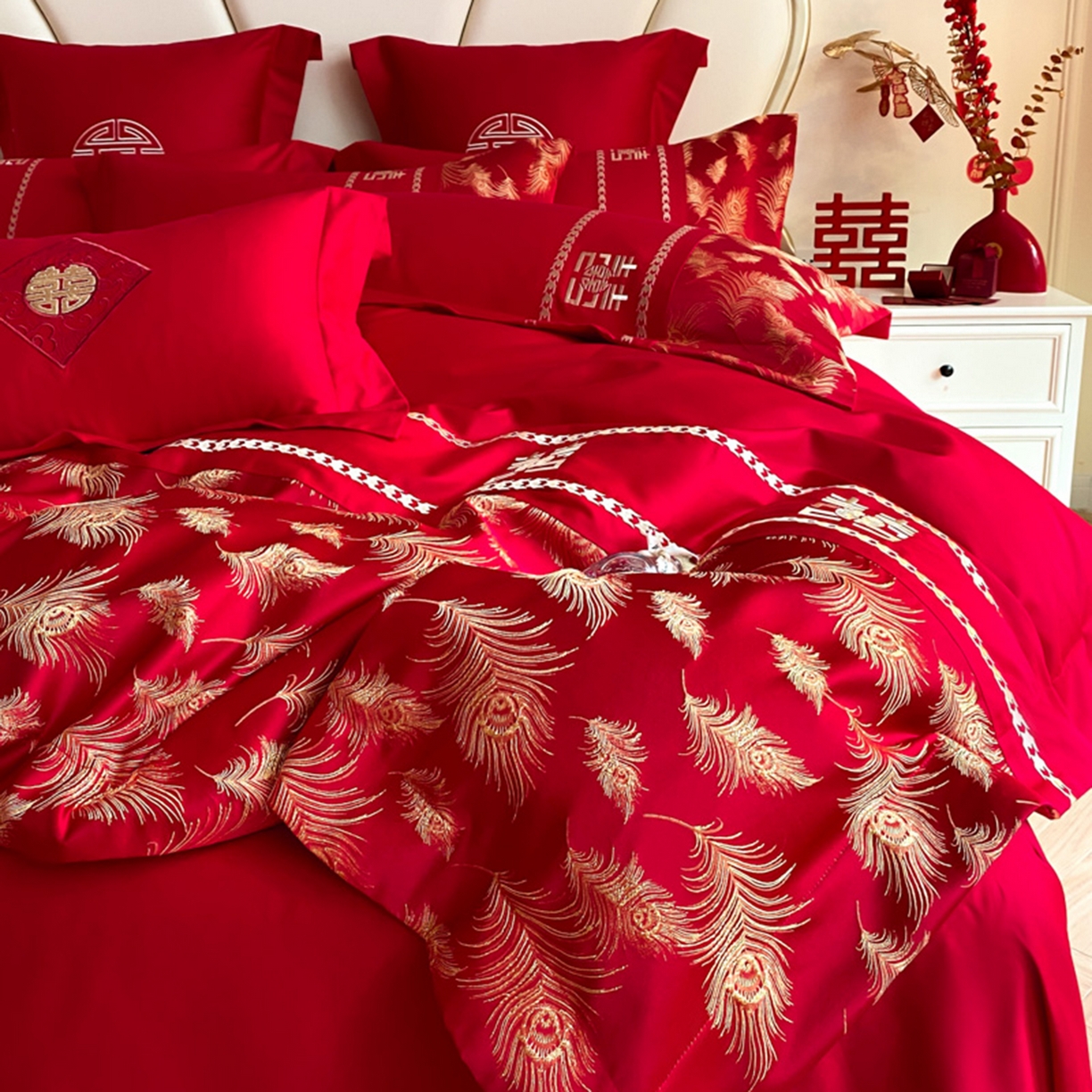 91家纺网 家纺一手货源 找家纺 博纳家纺 2025新款亲肤棉婚庆绣花款四件套 一往情深