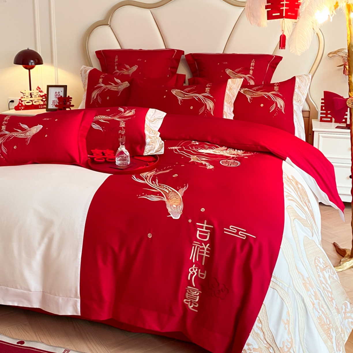 91家纺网 家纺一手货源 找家纺 博纳家纺 2025新款亲肤棉婚庆绣花款四件套 喜结连鲤