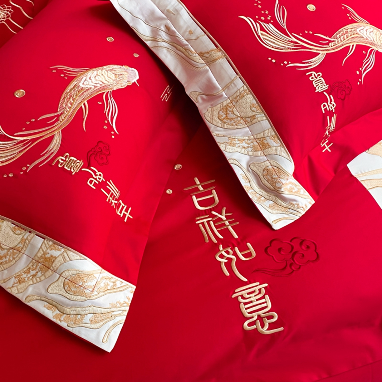 91家纺网 家纺一手货源 找家纺 博纳家纺 2025新款亲肤棉婚庆绣花款四件套 喜结连鲤